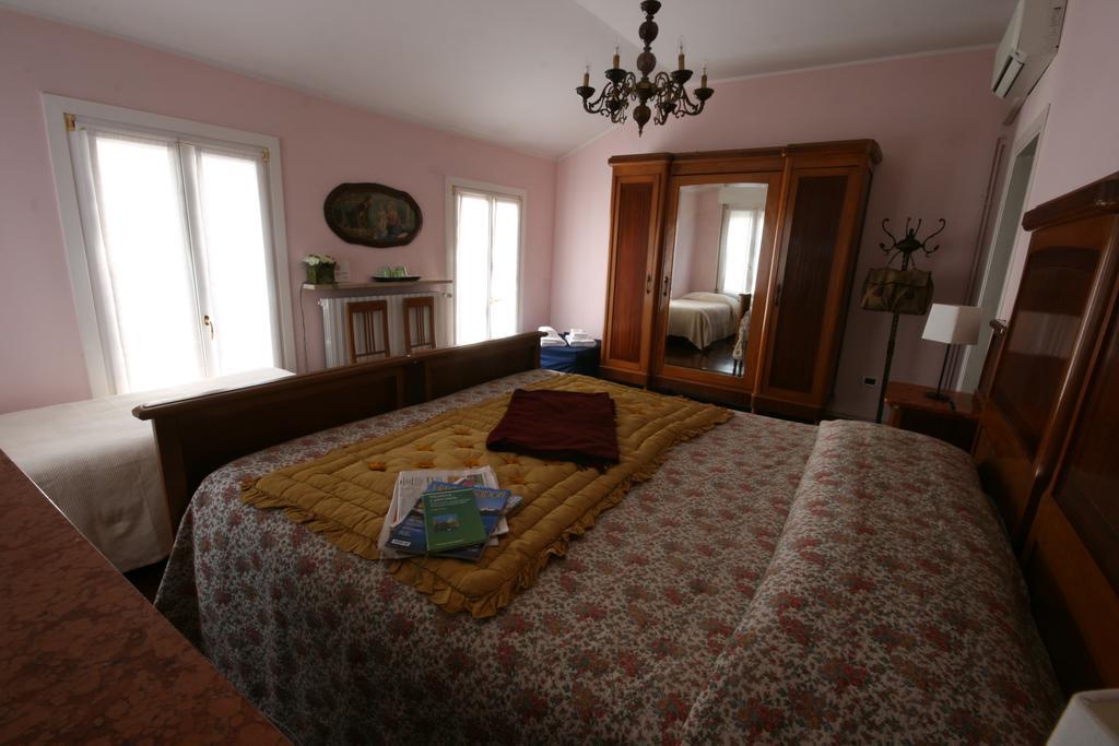 مانتوفا Corte Posta B&B - Parcheggio E Bagno In Camera الغرفة الصورة